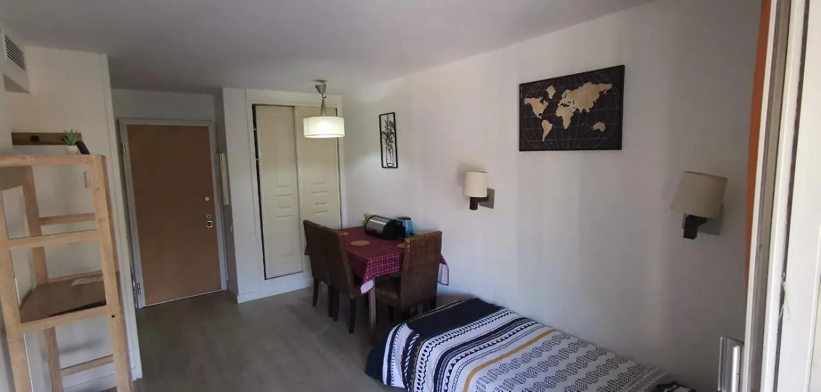 A&H Homes - Cannes Beach - Near Train Station 0*,  Franciaország