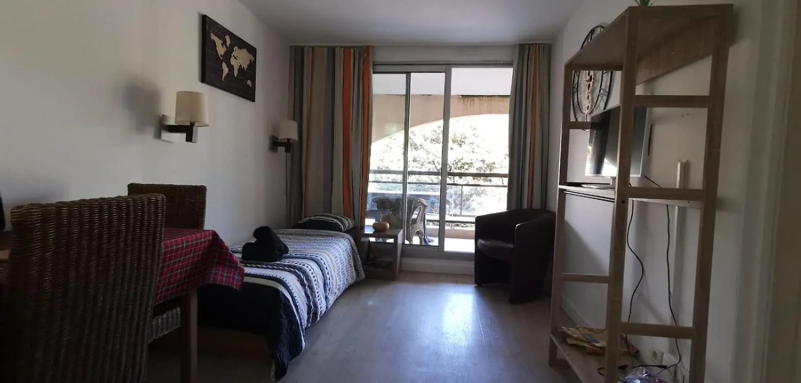 A&H Homes - Cannes Beach - Near Train Station Apartman