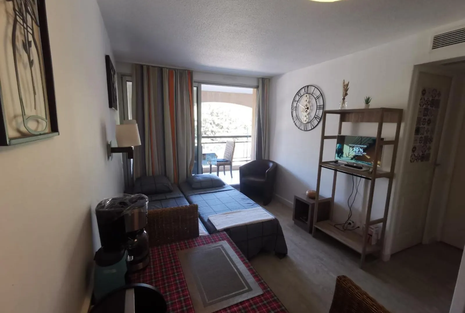 A&H Homes - Cannes Beach - Near Train Station Apartman