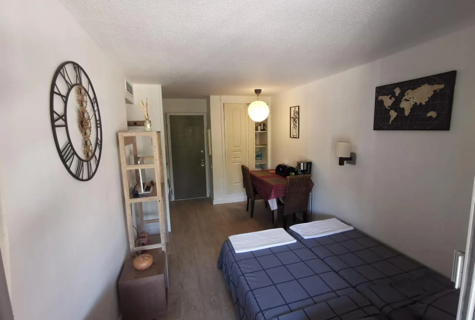 A&H Homes - Cannes Beach - Near Train Station Apartman