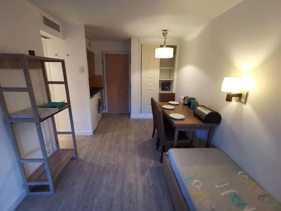 A&H Homes - Cannes Beach - Near Train Station דירה