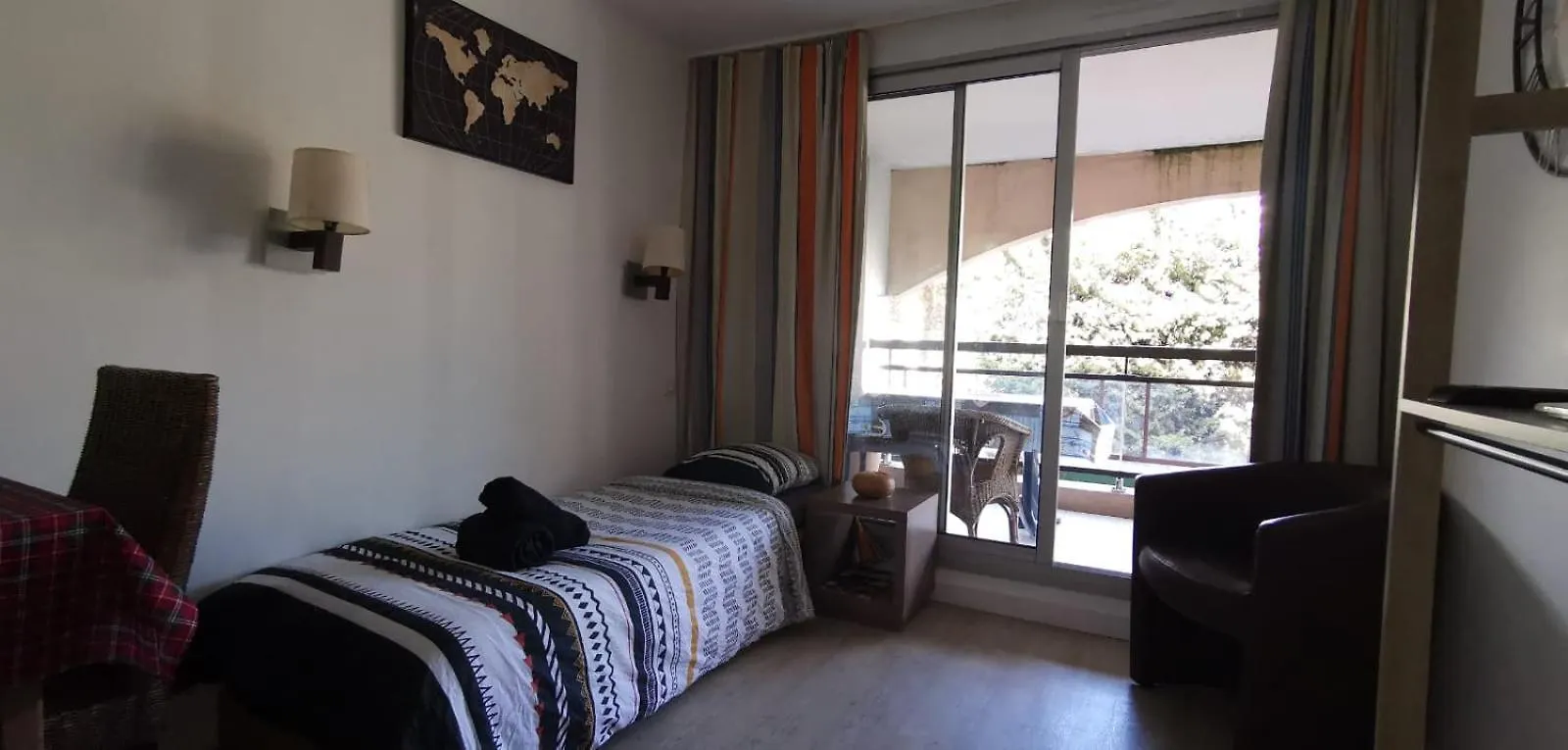 A&H Homes - Cannes Beach - Near Train Station